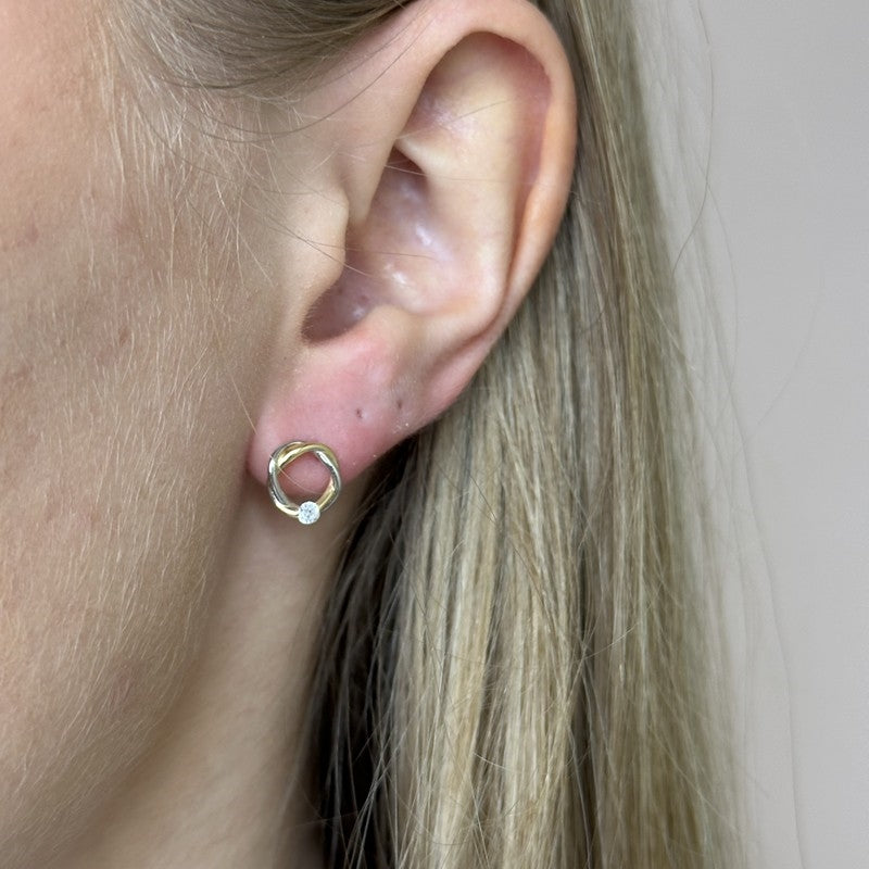Snoede øreringe i 8 kt guld med zirkonia (9 mm) – Smykkecenter