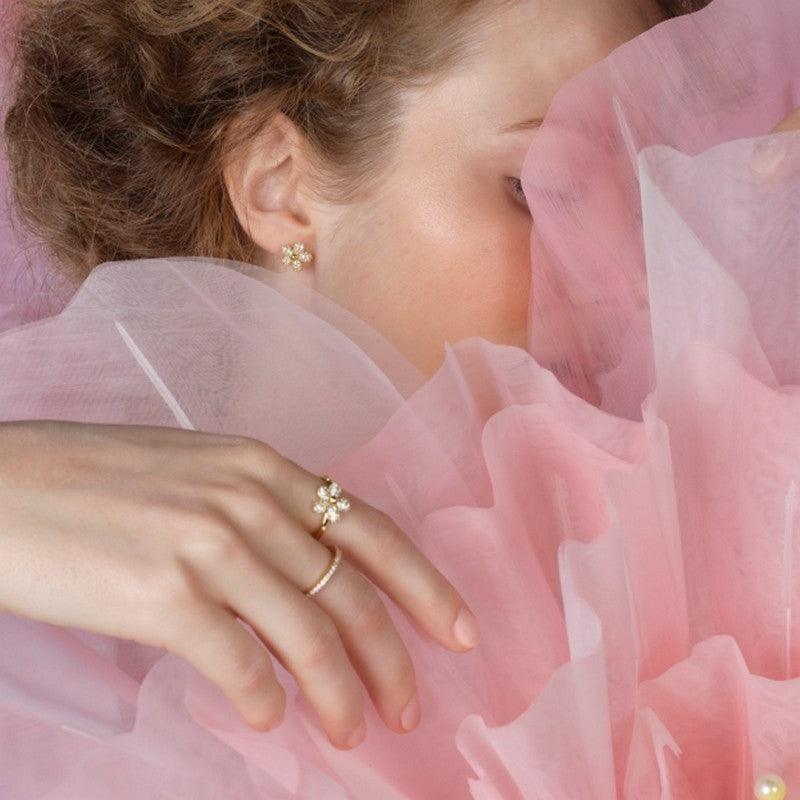 Phoebe øreringe i 18 karat forgyldt sølv med hvide zirkonia fra JoanliNor