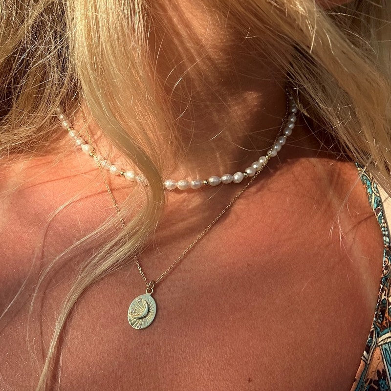 Luna halskæde i 18 karat forgyldt sølv med månevedhæng fra MerlePerle 41+3 cm