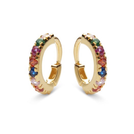 Nubia små creoler i forgyldt sølv med farvede zirkonia Ø10 fra Maanesten.