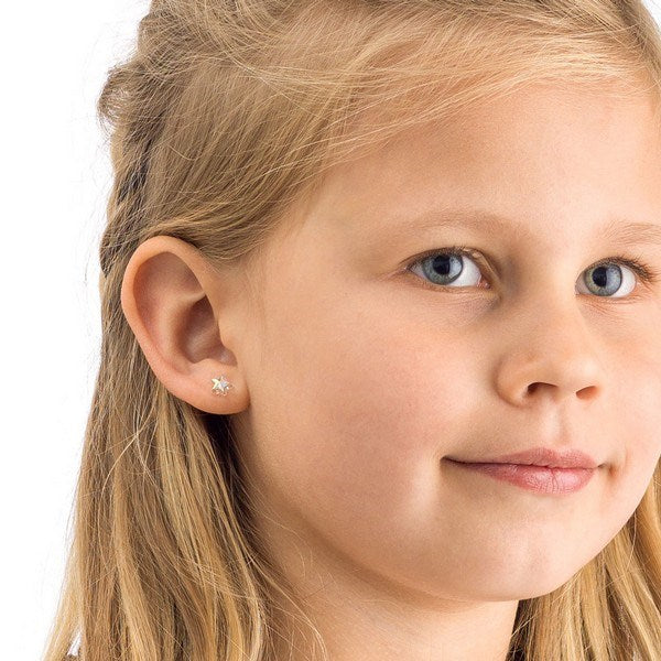 Blomdahl stjerneøreringe i medicinsk plastik med regnbue zirkonia Ø6 mm