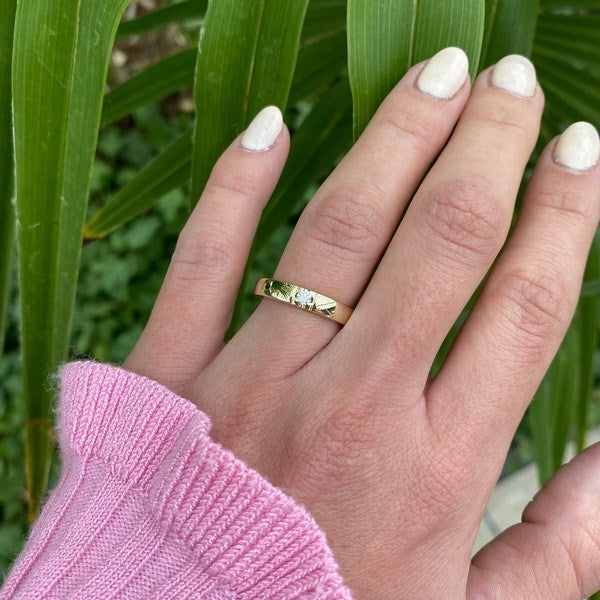 Eksklusiv Nuran alliancering i 8 eller 14 karat guld med diamanter 0,03 ct