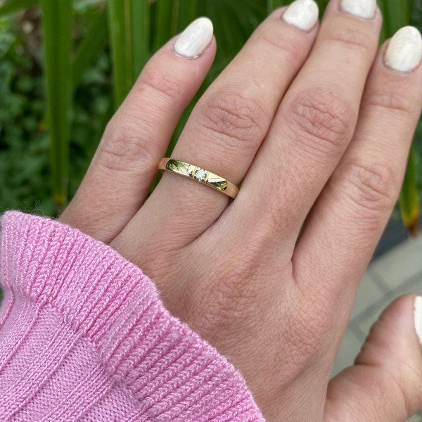 Eksklusiv Nuran alliancering i 8 eller 14 karat guld med diamanter 0,03 ct