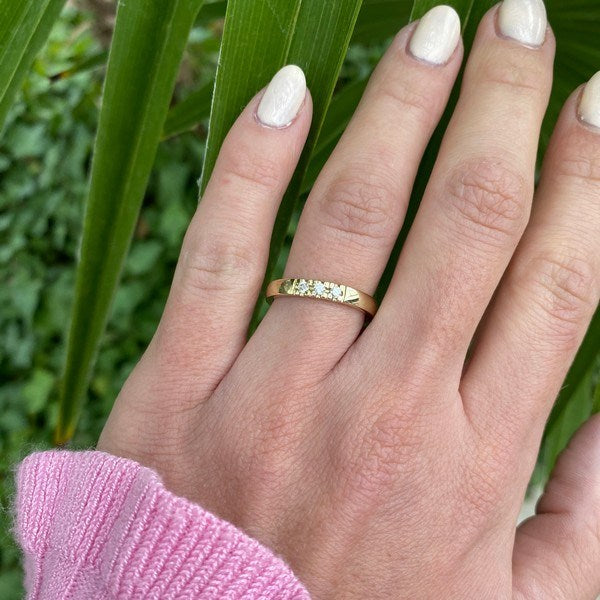 Eksklusiv Nuran alliancering i 8 eller 14 karat guld med diamanter 0,03 ct