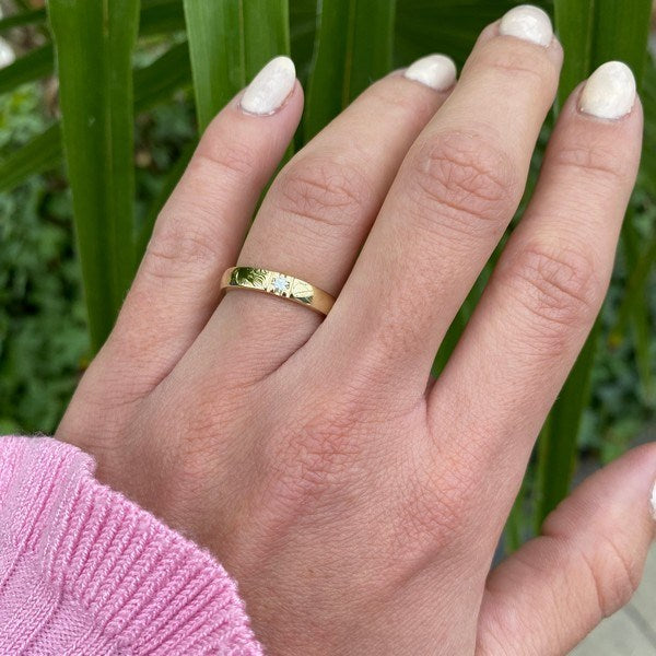 Eksklusiv Nuran alliancering i 8 eller 14 karat guld med diamanter 0,03 ct