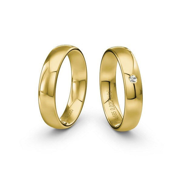 Siersbøl Wedding vielsesringe i 14 karat guld med 0,02 ct diamant og blank overflade, oval profil.