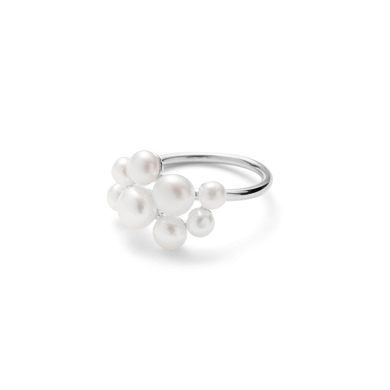 Blossom ring i sterlingsølv med hvide perler fra Pernille Corydon – organisk design.