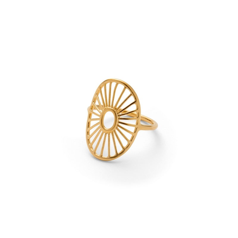 Daylight signature ring i forgyldt silkemat sølv fra Pernille Corydon med åbent solformet design.