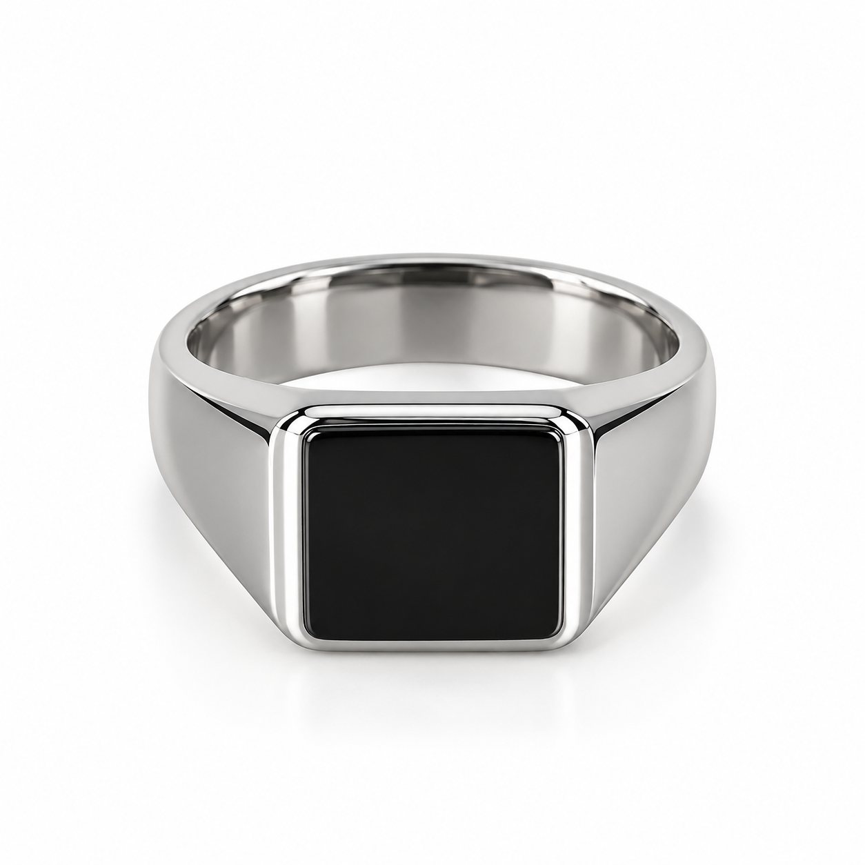 Rico's signetring i rustfrit stål med sort onyx 10x10 mm – maskulin ring med kvadratisk sort sten.