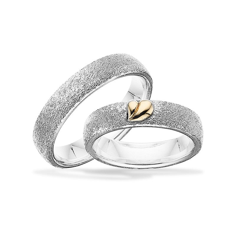 Romantiske Scrouples vielsesringe i sølv 4 mm med 14 kt guldhjerte