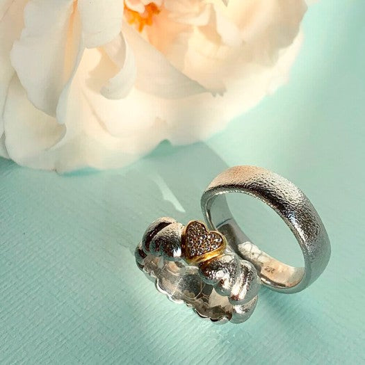 Romantisk Aagaard vielsesringe i 14 karat hvidguld med 0,08 ct diamanter og hjerte