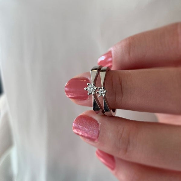 Scrouples Victoria diamantring i 14 kt. hvidguld med brillant – set fra siden