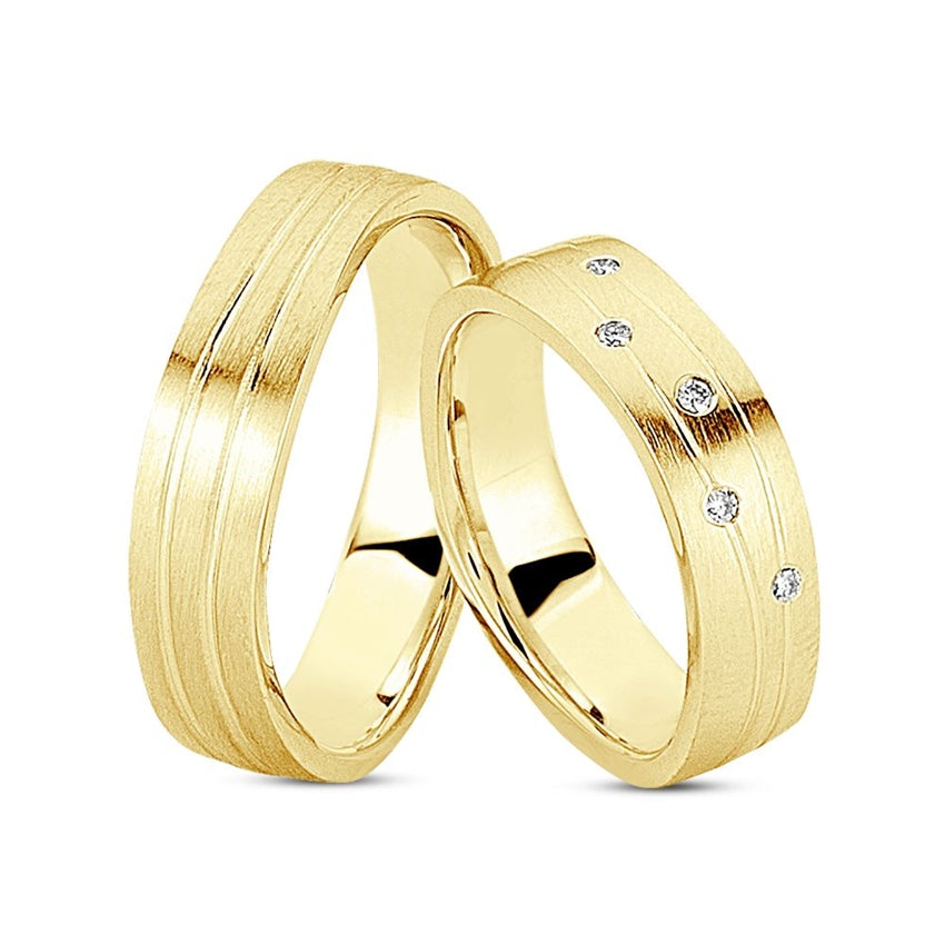 Eksklusive Nuran vielsesringe i 8 eller 14 karat guld med 0,05 ct diamanter og silkemat finish.