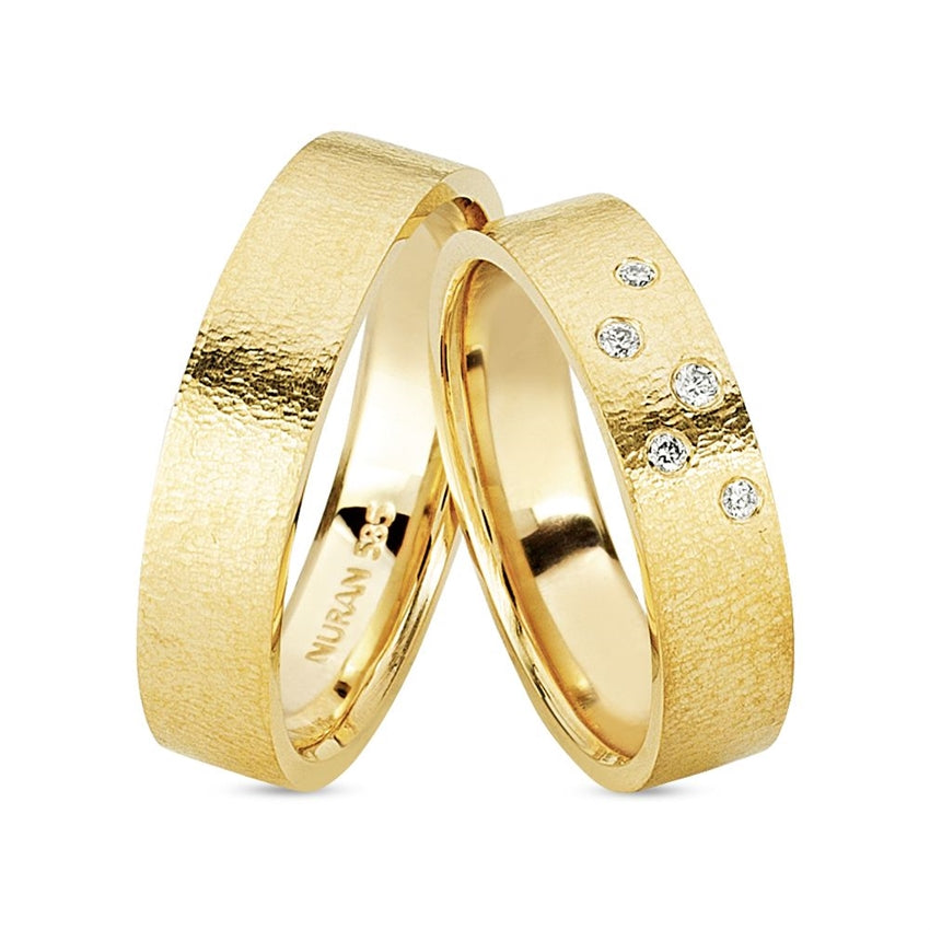 Nuran vielsesringe i 8 eller 14 karat guld med 0,07 ct diamanter