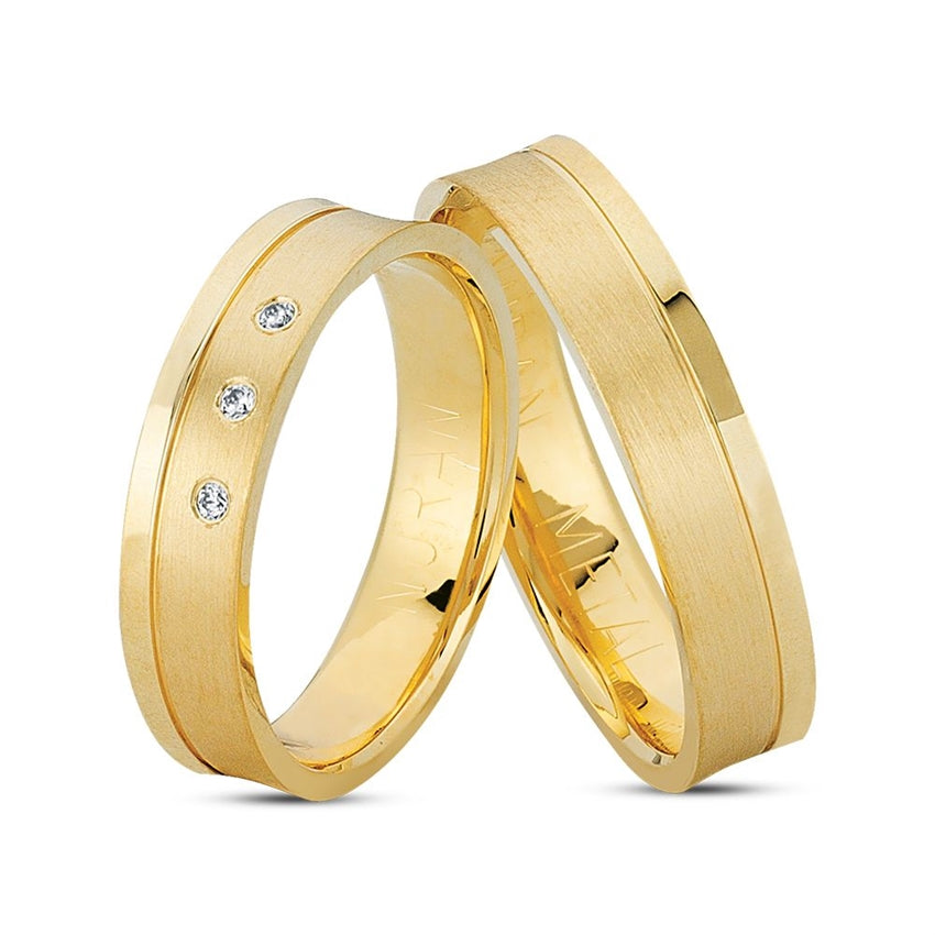 Nuran vielsesringe i 8 eller 14 karat guld med 3 diamanter