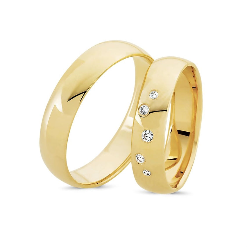 Tidløse Nuran vielsesringe i 14 kt guld med 4x0,01 ct og 1x0,03 ct diamanter – klassisk design med afrundet form.