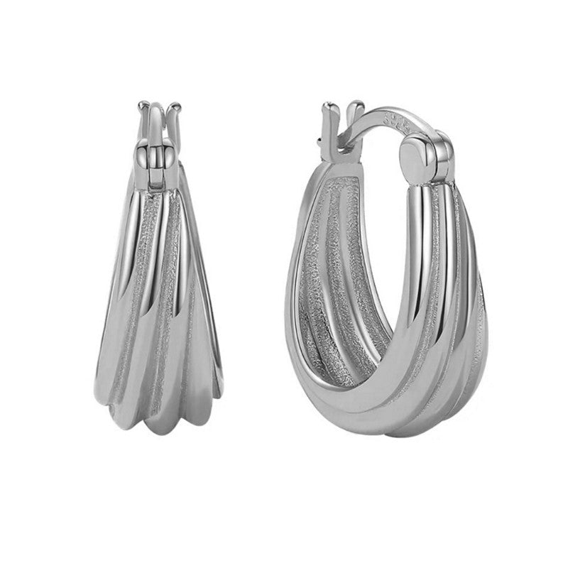 Gail øreringe i sterlingsølv fra ByBirch (15 mm)