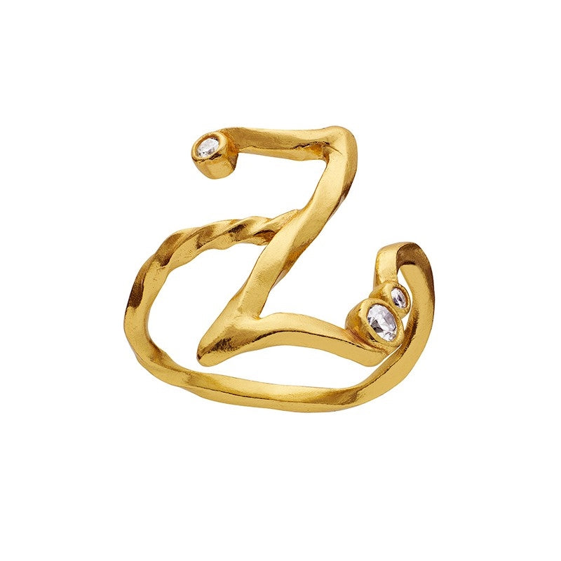 Maanesten alfabet ring i forgyldt sølv med zirkonia, bogstav Z med rustikt og grafisk design.